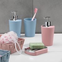 KELA Dávkovač mýdla Marta plast zelená  350 ml KL-24552 (1)