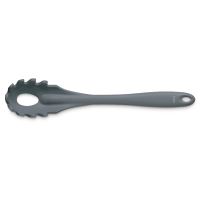 KELA Naběračka na těstoviny silikonová TOM 28,5 x 5,5 cm KL-12585 (1)