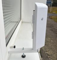 Držák antén/teploměrů na plastová okna, bez nutnost vrtání do konstrukce, nosnost 0,8kg (2)