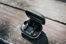 CONCEPT Bezdrátová sluchátka SoundJoy True Wireless TW8010 black (14) CONCEPT Bezdrátová sluchátka SoundJoy True Wireless TW8010 black (14)