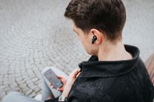 CONCEPT Bezdrátová sluchátka SoundJoy True Wireless TW8010 black (9) CONCEPT Bezdrátová sluchátka SoundJoy True Wireless TW8010 black (9)