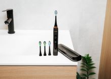 CONCEPT Sonický zubní kartáček s cestovním pouzdrem PERFECT SMILE, black ZK7011 (1)